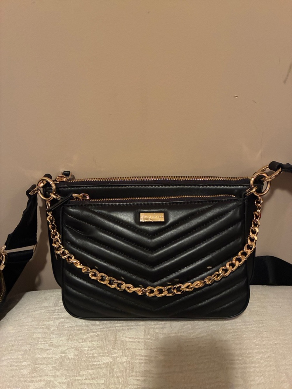 Crossbody Multi-Set Handbag - Picture 3 of 9